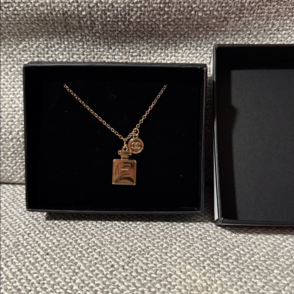 CHANEL Gold Perfume Pendant Necklace - Picture 3 of 3